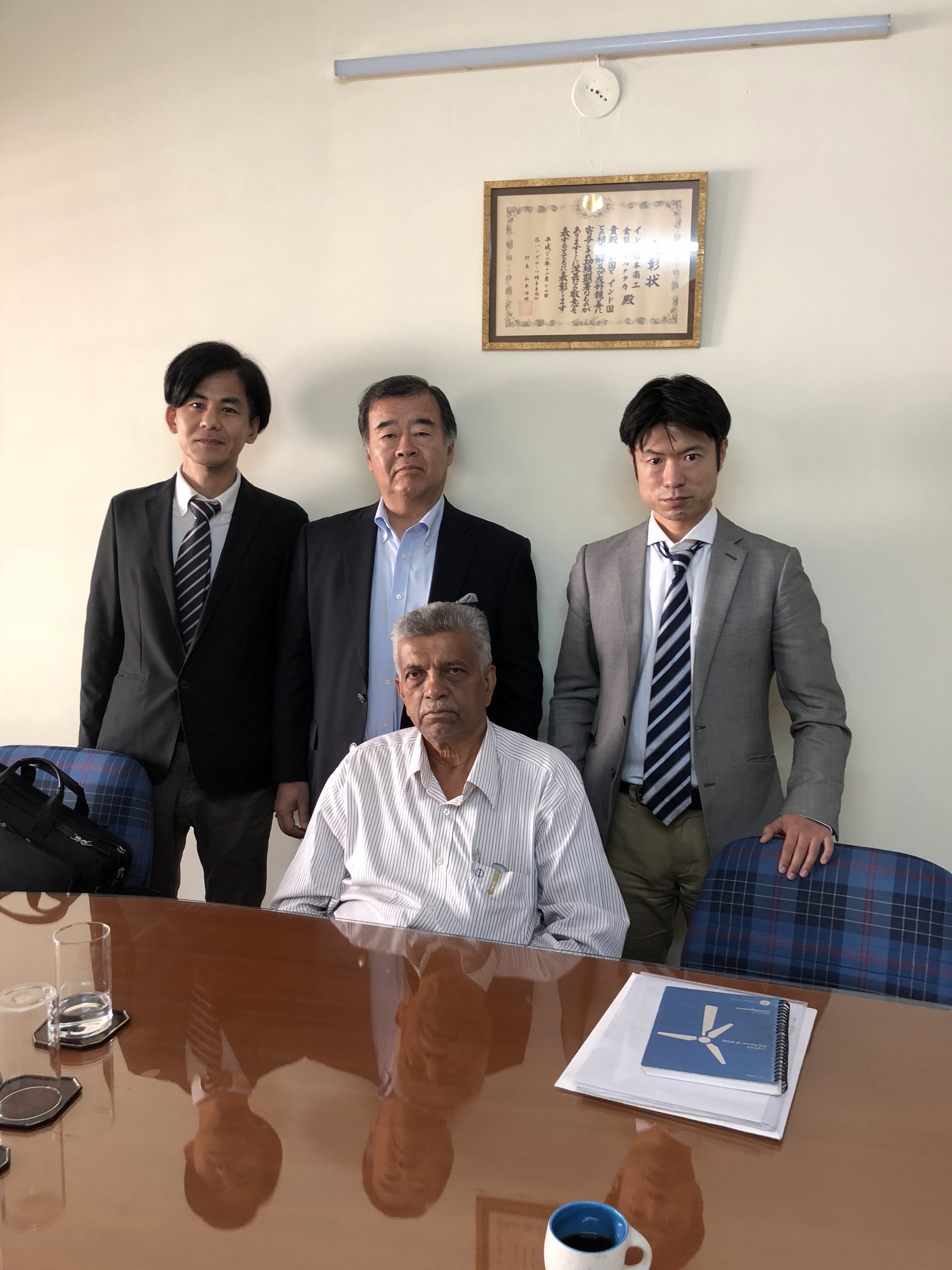 バンガロールで手のひらの百貨店構想を提案する現地ミーティング