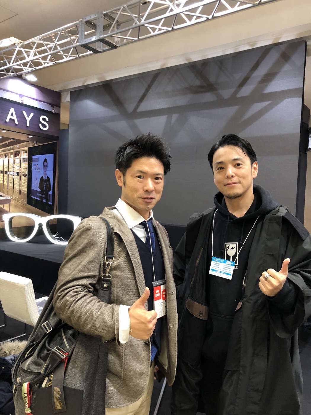 当時の代表・西貴史と、OWNDAYSの田中修治氏